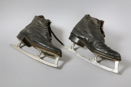 Ice skating boot