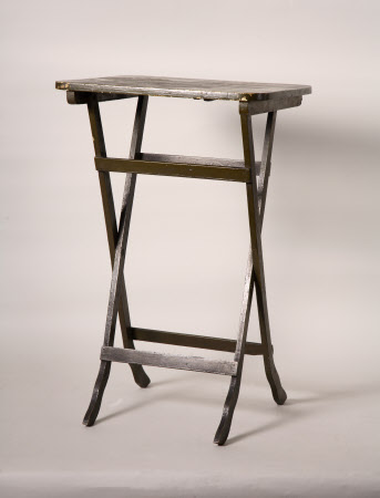 Folding table