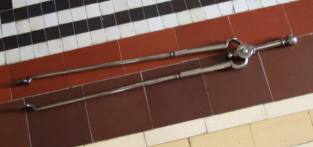 Tongs
