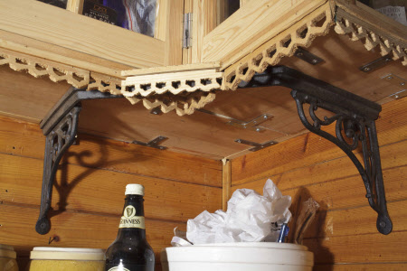 Shelf bracket