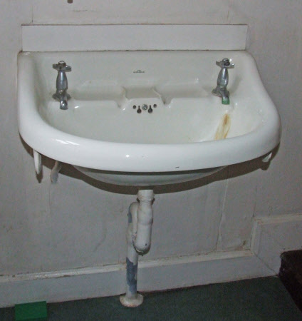 Wash basin