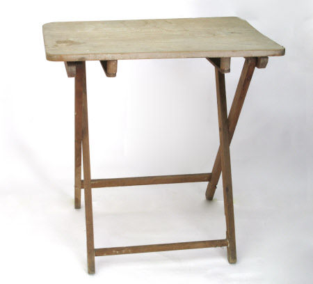 Folding table