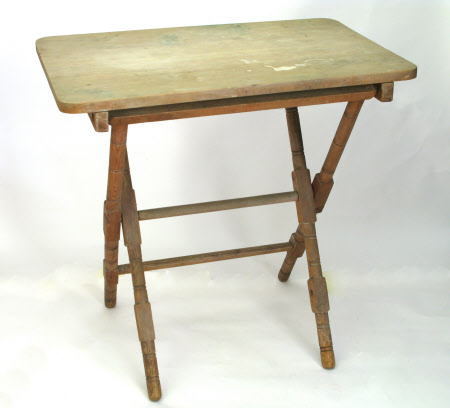 Folding table