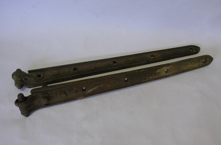 Strap hinge