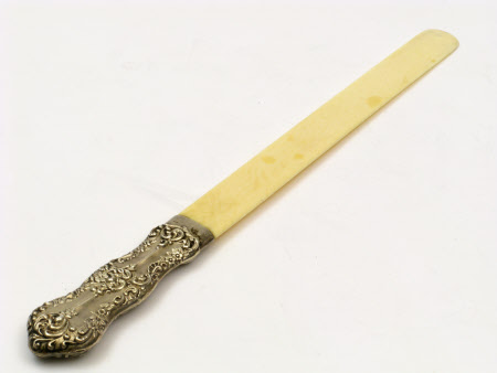 Paper knife