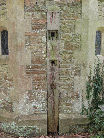 Gate opening mechanism