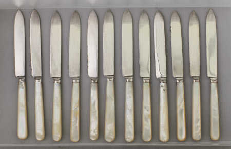Tea knife