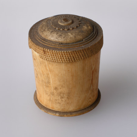 Cylindrical box