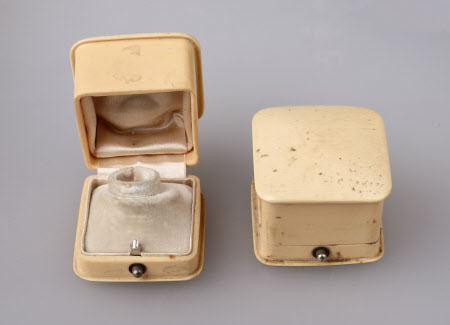 Ring box