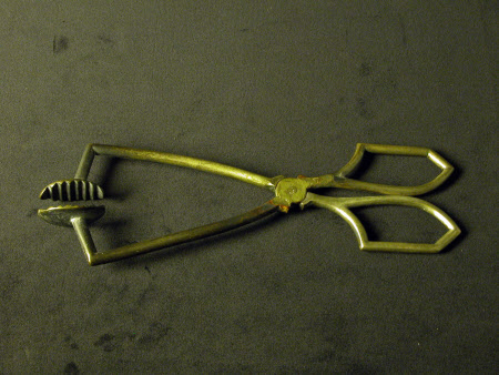 Tongs