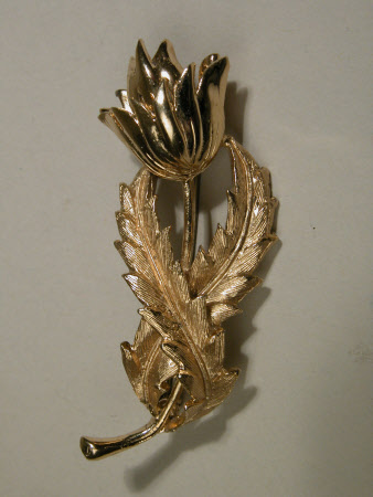Pin brooch