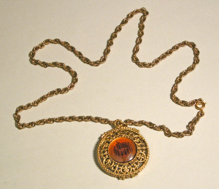 Pendant locket