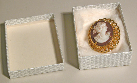 Cameo brooch