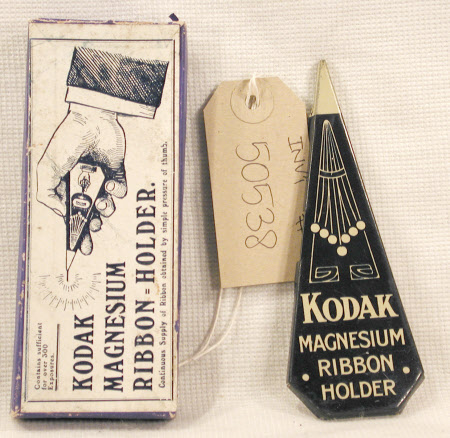 Magnesium ribbon holder
