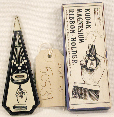 Magnesium ribbon holder