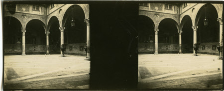Entrance to S. Aunujista famous frescoes