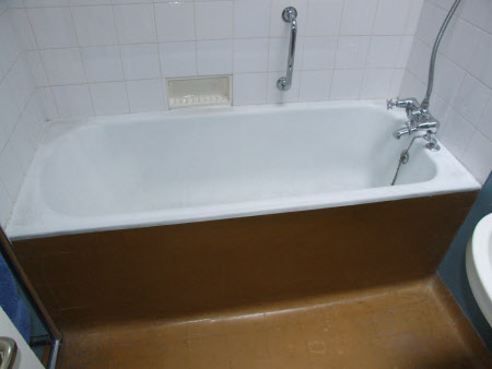 Bath tub