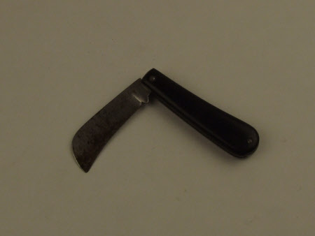 Folding knife