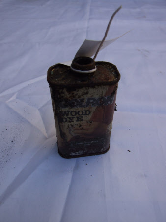 Wood dye tin