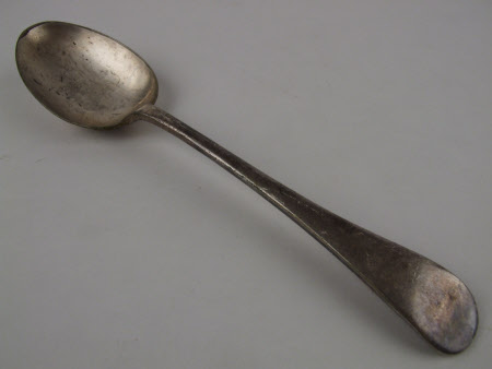 Serving spoon