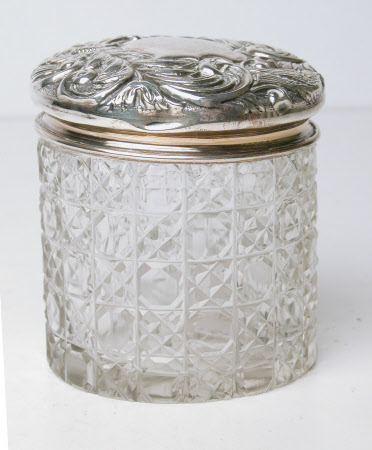 Dressing table pot