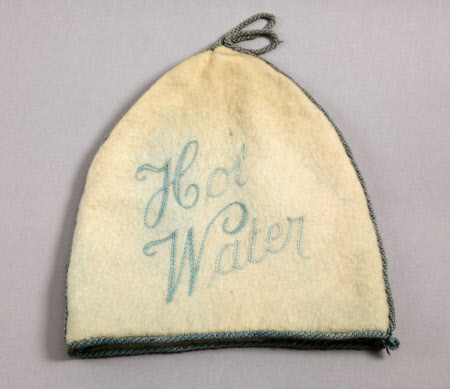 Hot water cosy