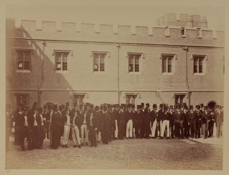 Eton, Interior