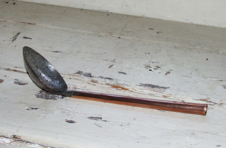 Straining ladle