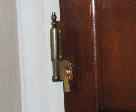 Modesty lock