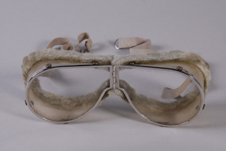 Safety goggles