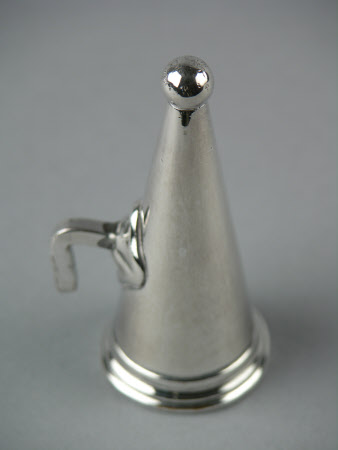 Candle extinguisher