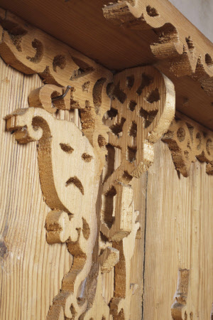 Shelf bracket