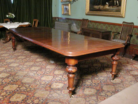 Extending dining table