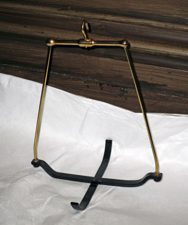 Weighing pan cradle
