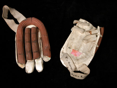Cricket glove