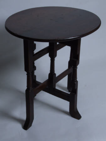 Folding table