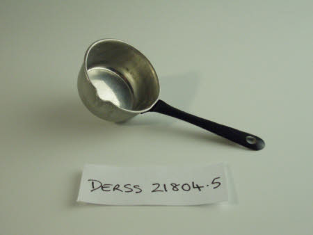 Doll's saucepan