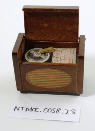 Doll's house radiogram