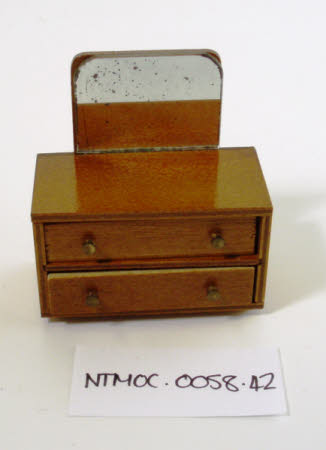 Doll's house dressing table