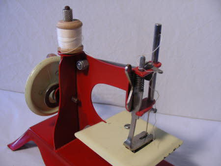 Toy sewing machine