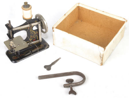 Toy sewing machine