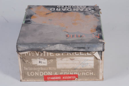 Biscuit tin