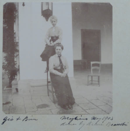 Gioconda Mary Hulton (1887-1940) and her younger sister EdithTeresa Hulton, later Lady Berwick ...