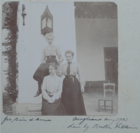 Edith Teresa Huton, later Lady Berwick (1890-1972) with Gioconda Mary Hulton (1887-1940) and Anne ...