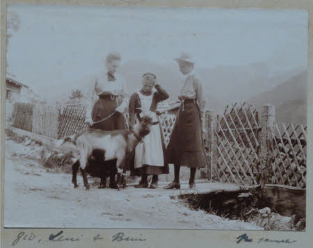 Gioconda Mary Hulton (1887-1940), Edith Teresa Hulton, later Lady Berwick (1890-1972) and Leni with ...