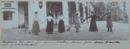 Costanza Hulton (née Mazini) (1863-1939), Gioconda Mary Hulton (1887-1940) and Edith Teresa Hulton, ...