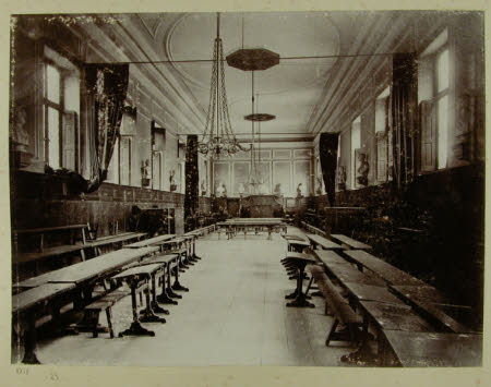 Eton, Interior