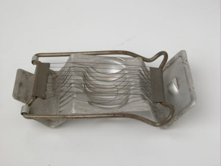 Egg slicer