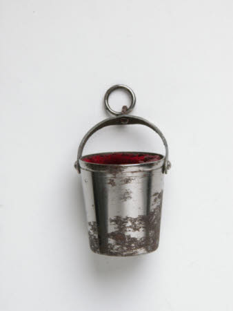 Miniature bucket