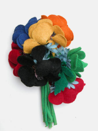 Artificial flower arrangement